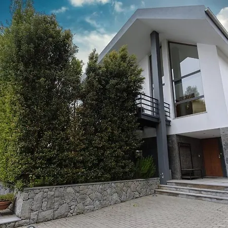Equinox: Elegant W/pool Next To Golf & シントラ