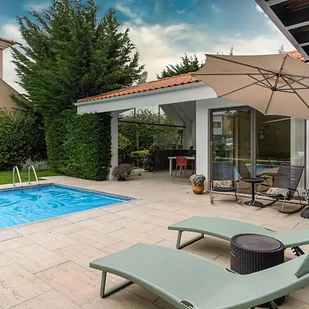 Equinox: Elegant W/pool Next To Golf & Villa Sintra