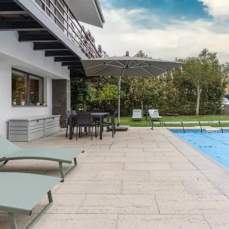 Equinox: Elegant W/pool Next To Golf & Villa Sintra
