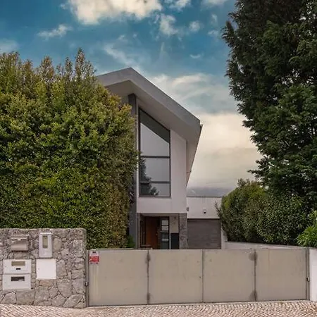 Equinox: Elegant W/pool Next To Golf & シントラ