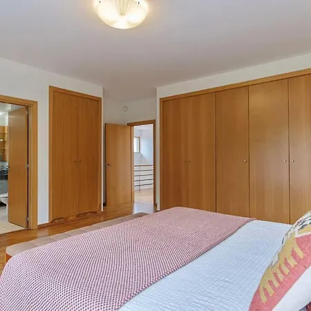 Equinox: Elegant W/pool Next To Golf & Villa Sintra